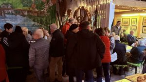 Mehr über den Artikel erfahren Weihnachtliche Melodien erfüllten die Heimatstube